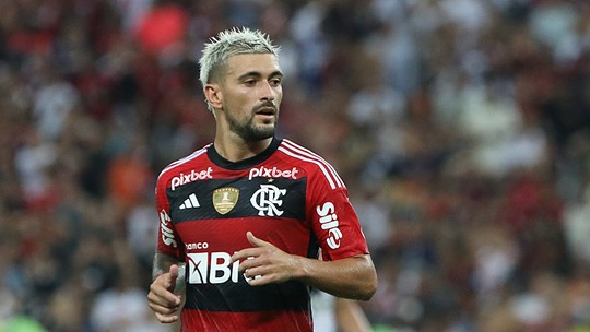 Arrascaeta e Luiz Araújo treinam com titulares do Flamengo e animam para escalação contra o São Paulo