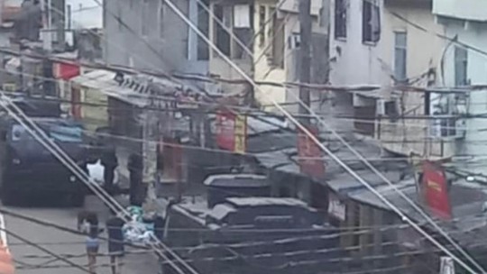 PM faz operação no Complexo da Maré; moradores relatam explosões e tiros