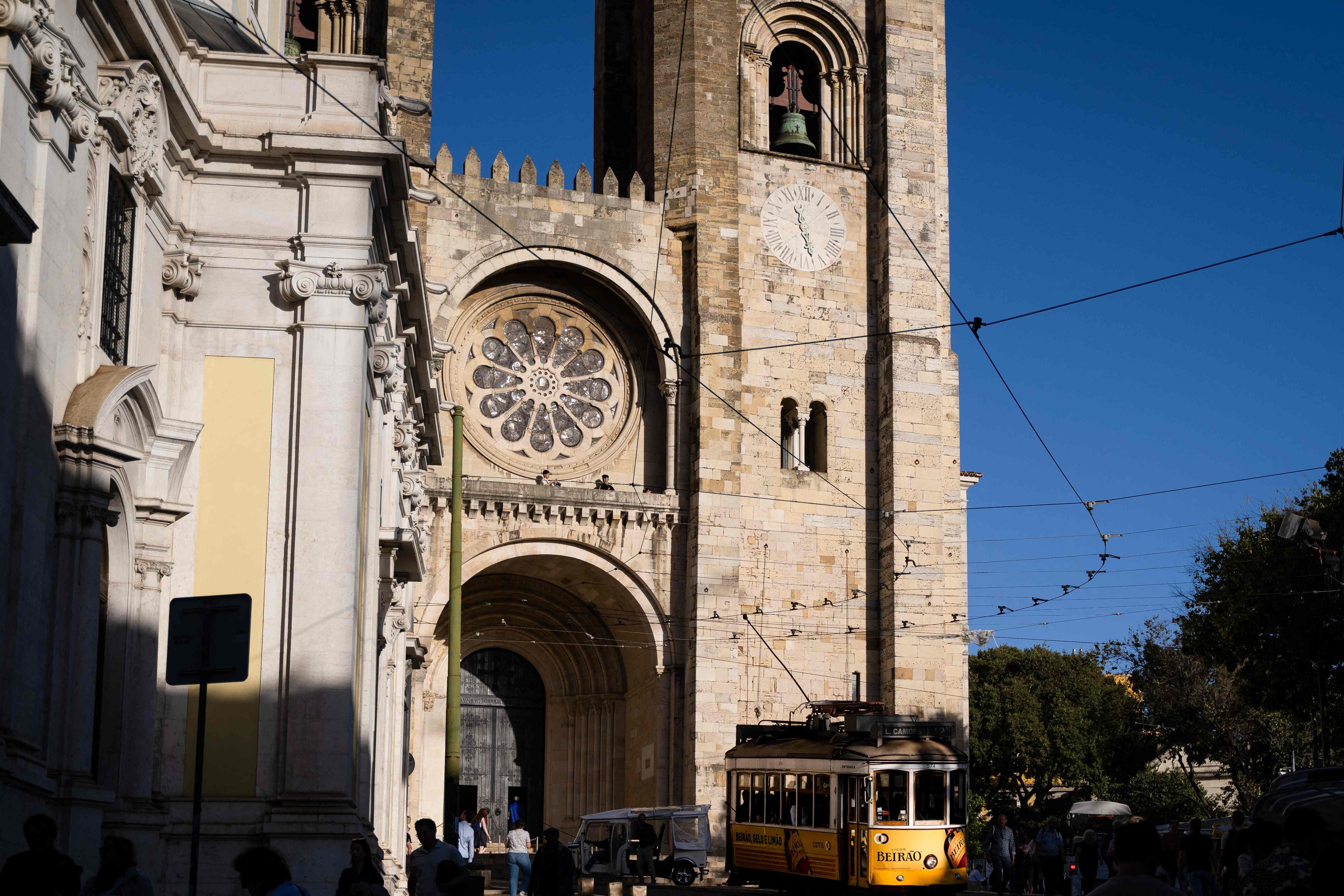 Consulado em Lisboa sem pedido de passaporte por correio