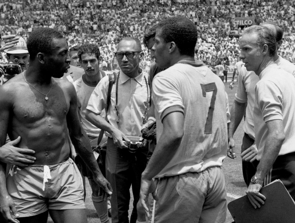 Pelé, Jairzinho e Zagallo após jogo contra Inglaterra na Copa de 1970 — Foto: Arquivo/Agência O GLOBO