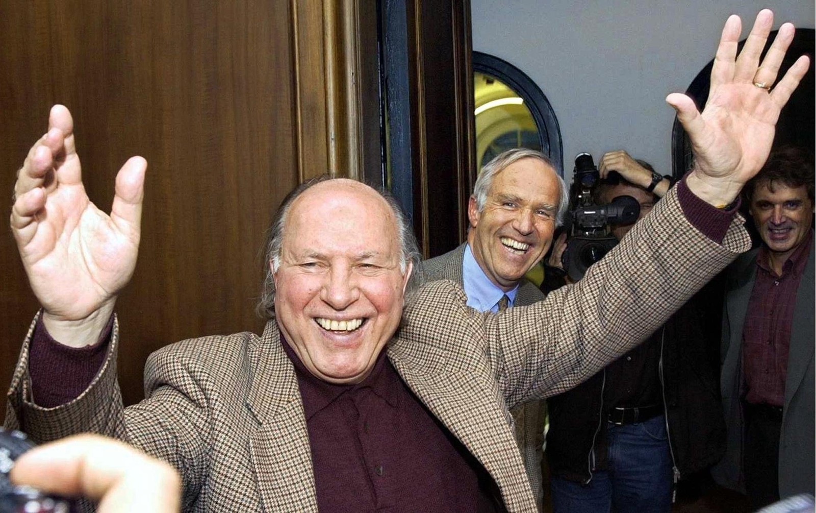 O escritor Húngaro Imre Kertész, vencedor do Nobel de literatura em 2002 — Foto: AFP PHOTO / ANDREAS ALTWEIN