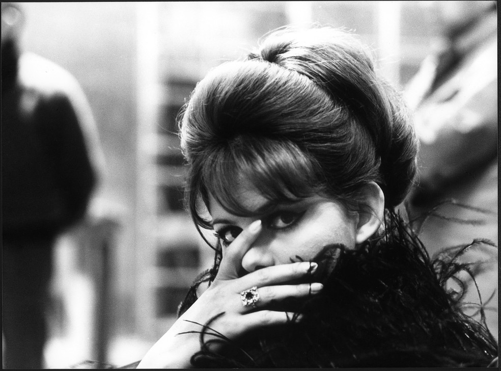 Claudia Cardinale no set de 'Oito e meio' — Foto: Tazio Secchiaroli