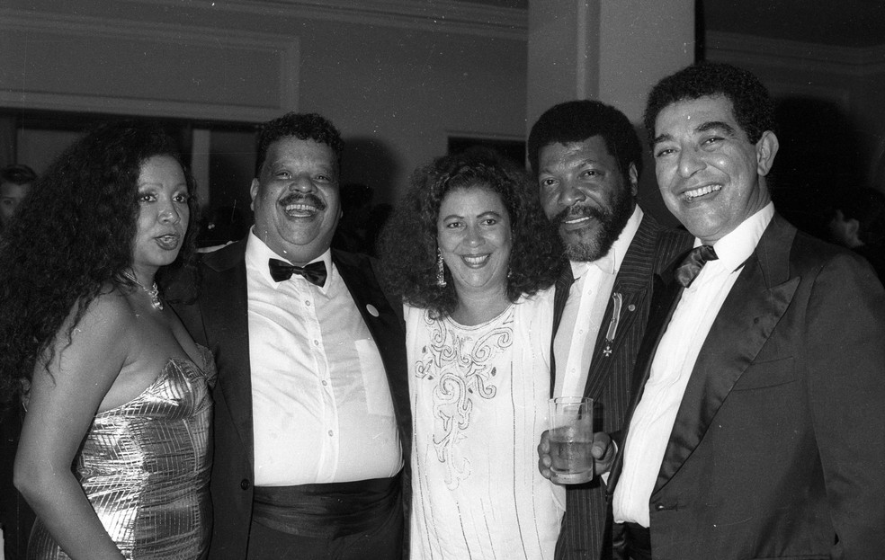 Prêmio Sharp de Música. Na foto, Alcione, Tim Maia, Beth Carvalho, Martinho da Vila e João Nogueira. — Foto: Antonio Nery