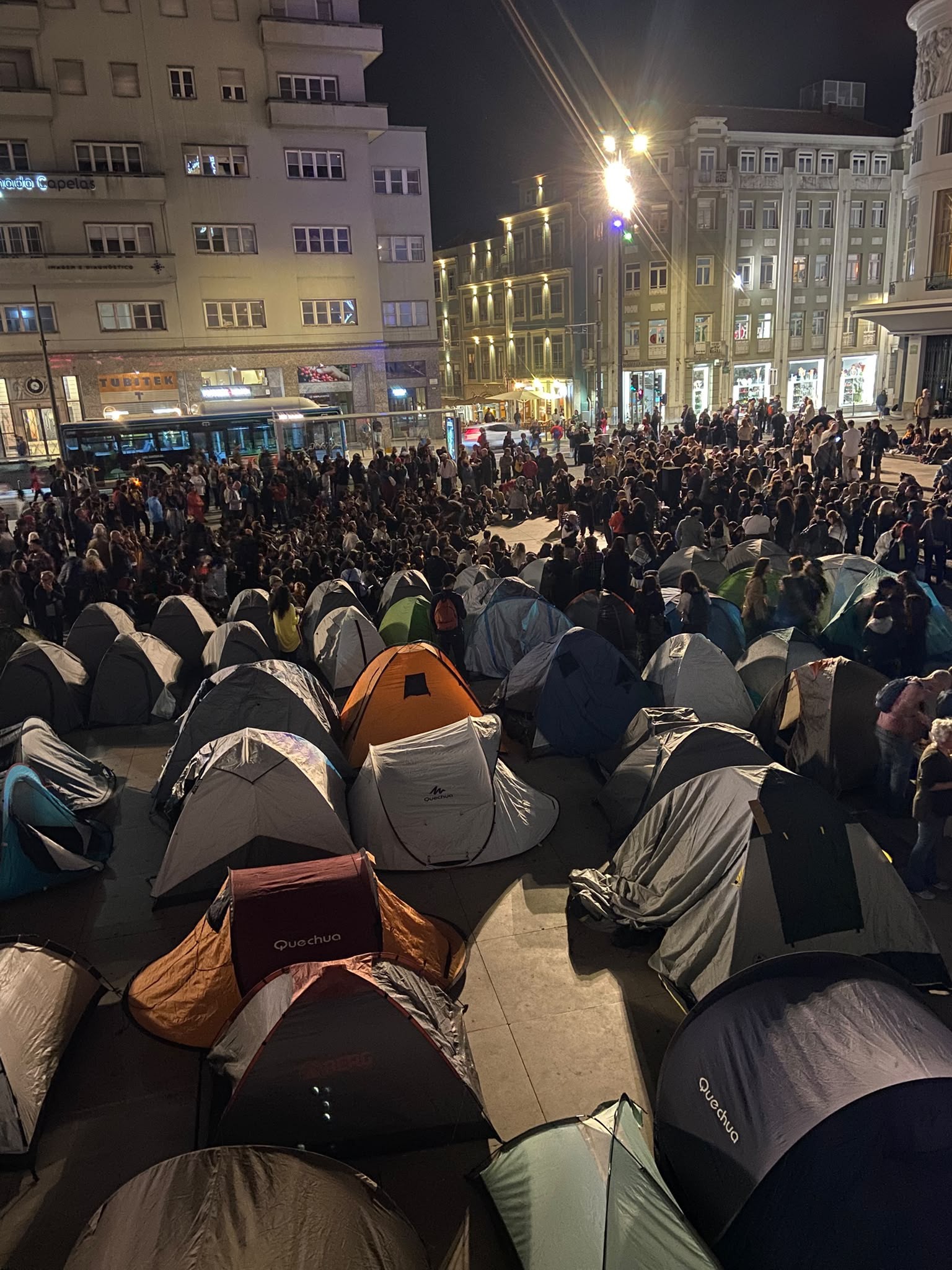 Brasileiros aderem aos acampamentos por uma vida melhor em Portugal