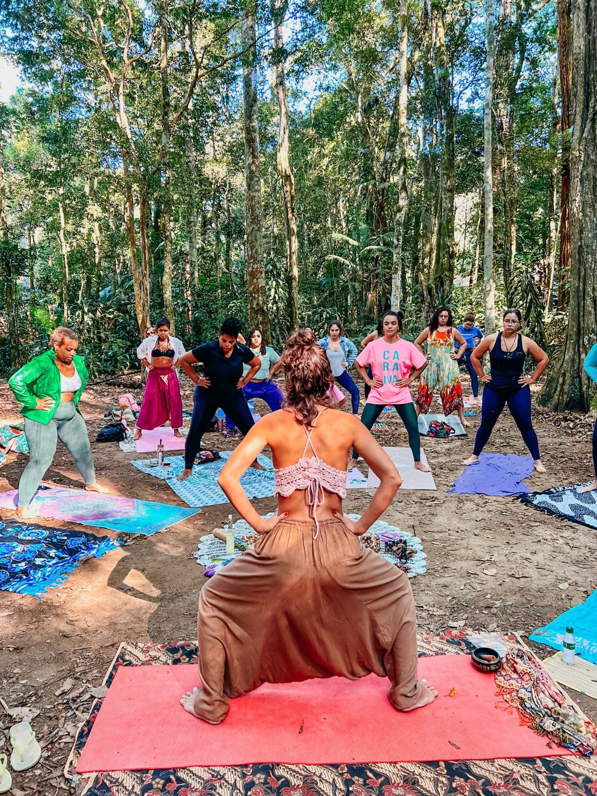 Aula de yoga reunirá mulheres em meio à natureza na Floresta da Tijuca - QTU Questões do Universo