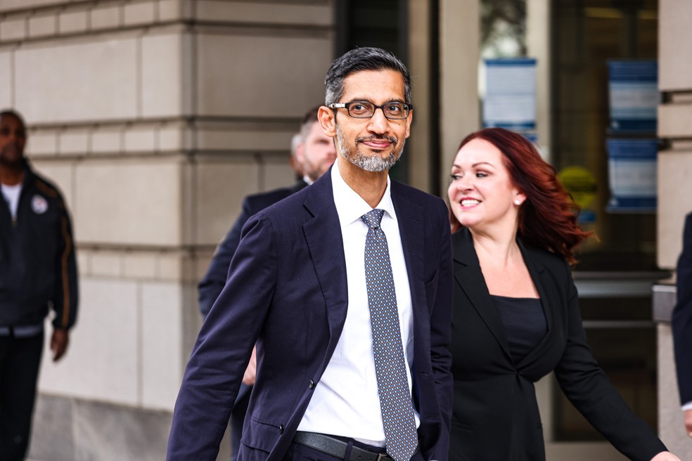 Sundar Pichai deixa o tribunal federal em Washington, DC, em 2023 — Foto: Bloomberg