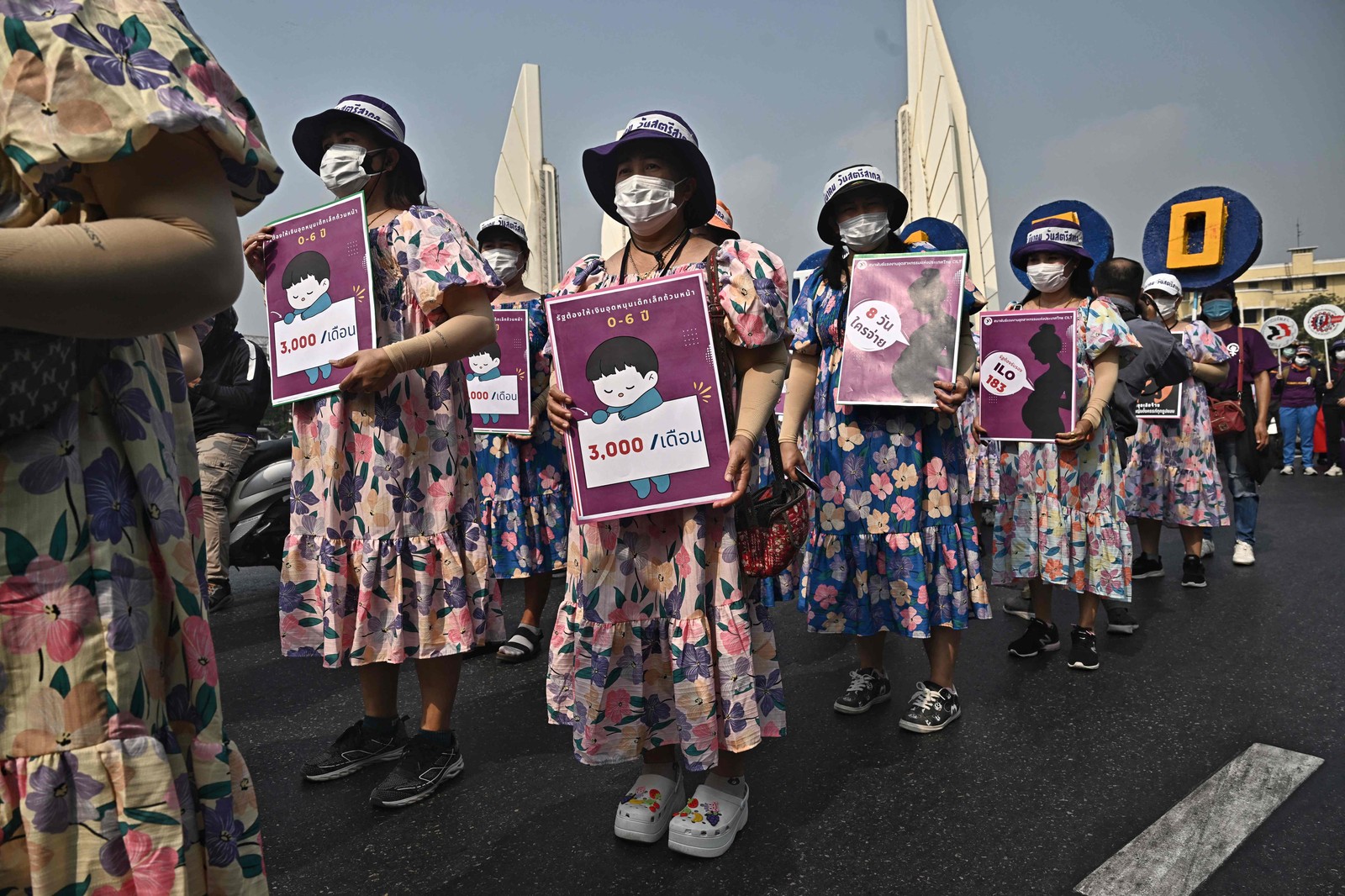 Marcha pelo Dia Internacional da Mulher, em 2023, em Bangkok, na Tailândia. Lillian Suwanrumpha / AFP
