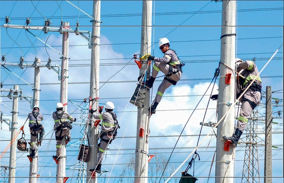 Eletricistas da EDP em campo — Foto: Divulgação/EDP