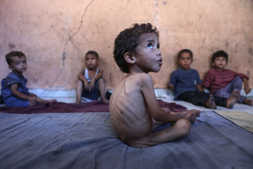 Cadáveres ambulantes': Fome prolongada em Gaza ameaça devastar geração  inteira de palestinos com danos permanentes