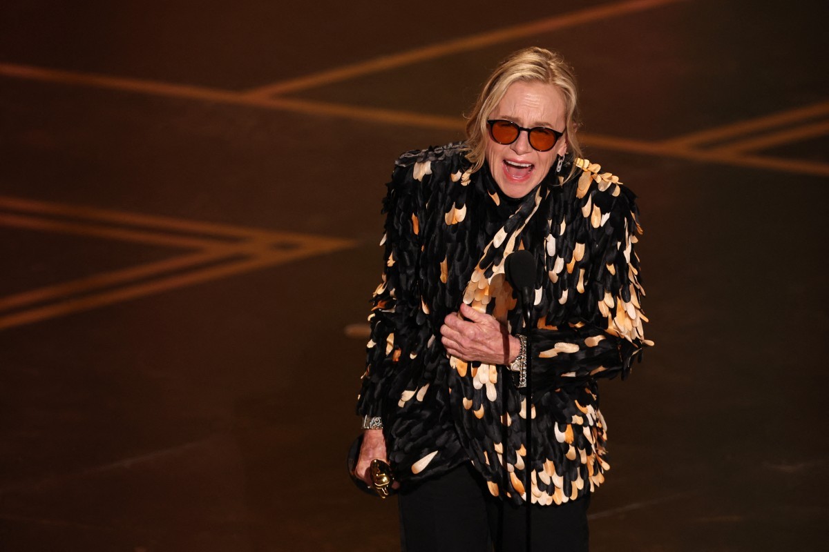 Amy Madigan ganha o Oscar de melhor atriz coadjuvante por 'A hora do mal — Foto: Patrick T. Fallon / AFP