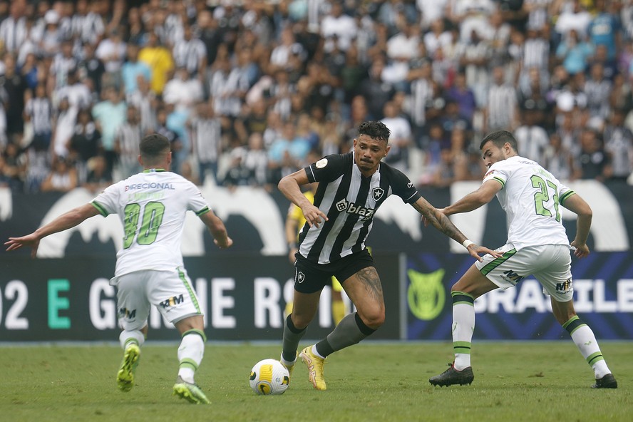 Tiquinho Soares é a esperança de gols do Botafogo na reta final de campeonato