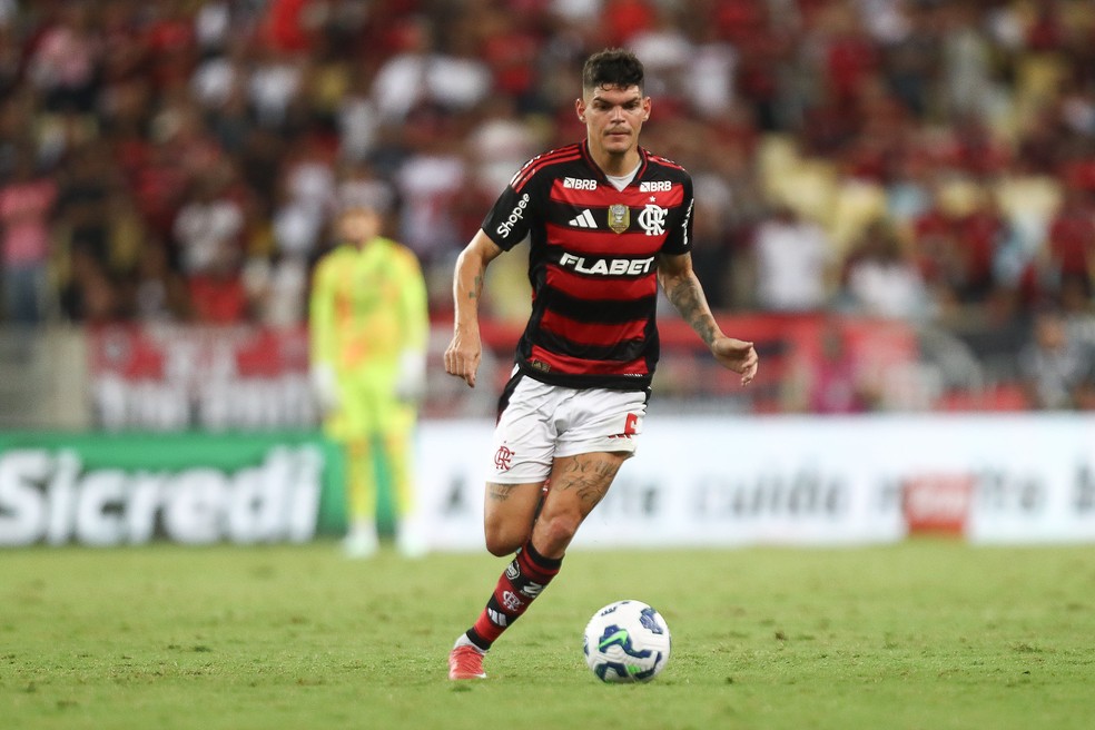 Ayrton Lucas teve boa atuação em Flamengo x Botafogo-PB — Foto: Gilvan de Souza/Flamengo