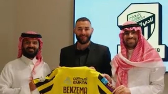 Al-Ittihad, da Arábia Saudita, anuncia a contratação de Karim Benzema
