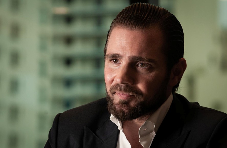 Daniel Vorcaro negocia um acordo de delação premiada e uma das contrapartidas costuma ser a devolução de ativos, o que o banqueiro resiste