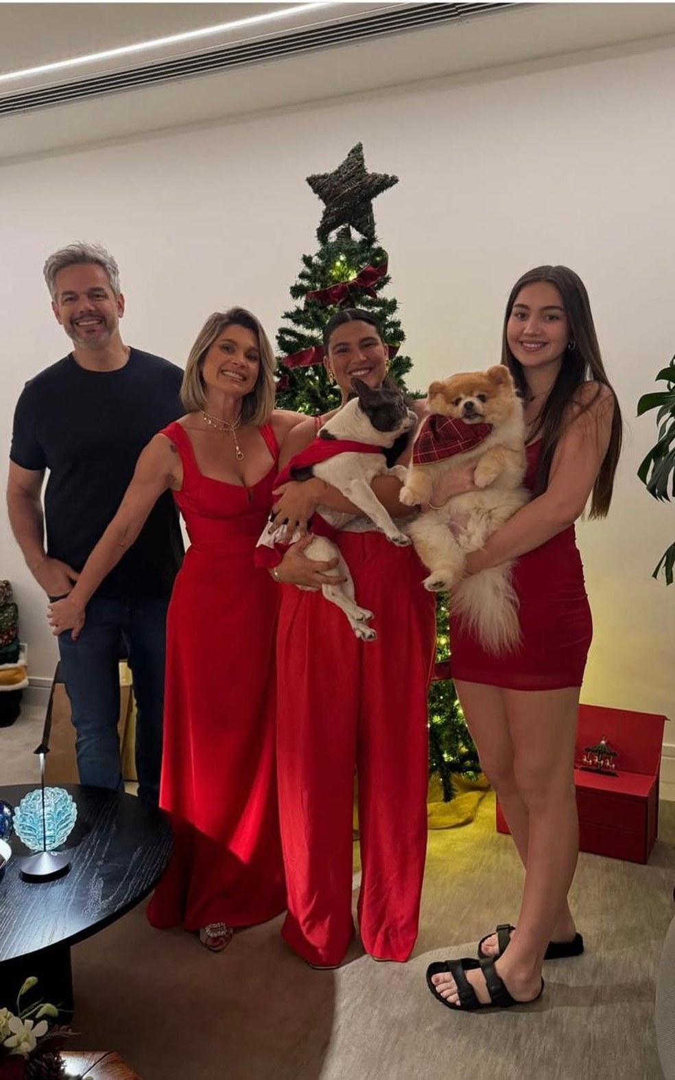 Otaviano Costa, Flávia Alessandra, Giulia Costa e Olívia — Foto: Reprodução do Instagram