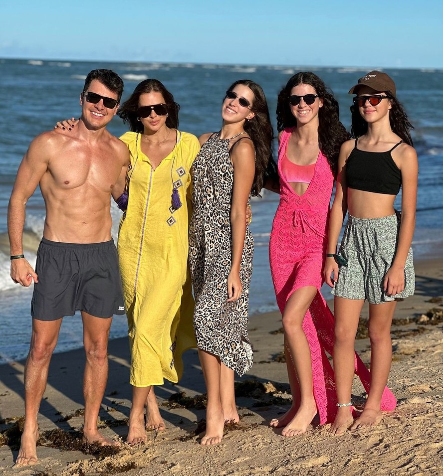 Rodrigo Faro reúne as três filhas em viagem a Trancoso