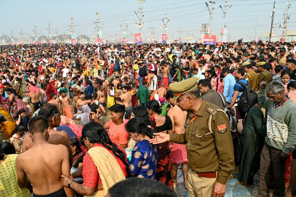 Mais de 420 milhões de indianos participaram da maior festa religiosa ...