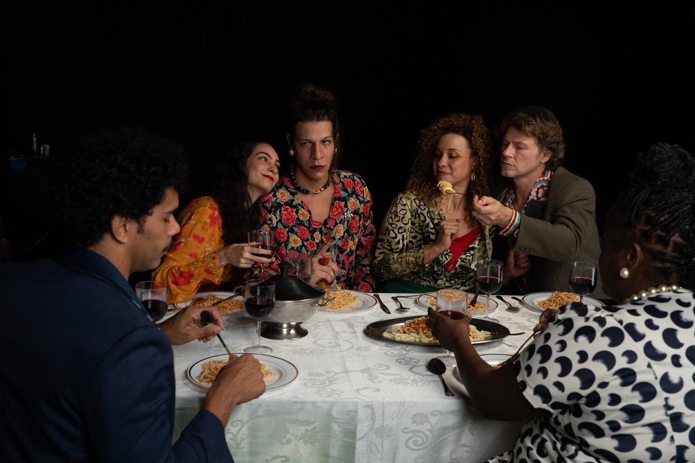 Segredos familiares entram em cena na peça "Traças", em cartaz no Sesc Copacabana — Foto: Divulgação/Guto César