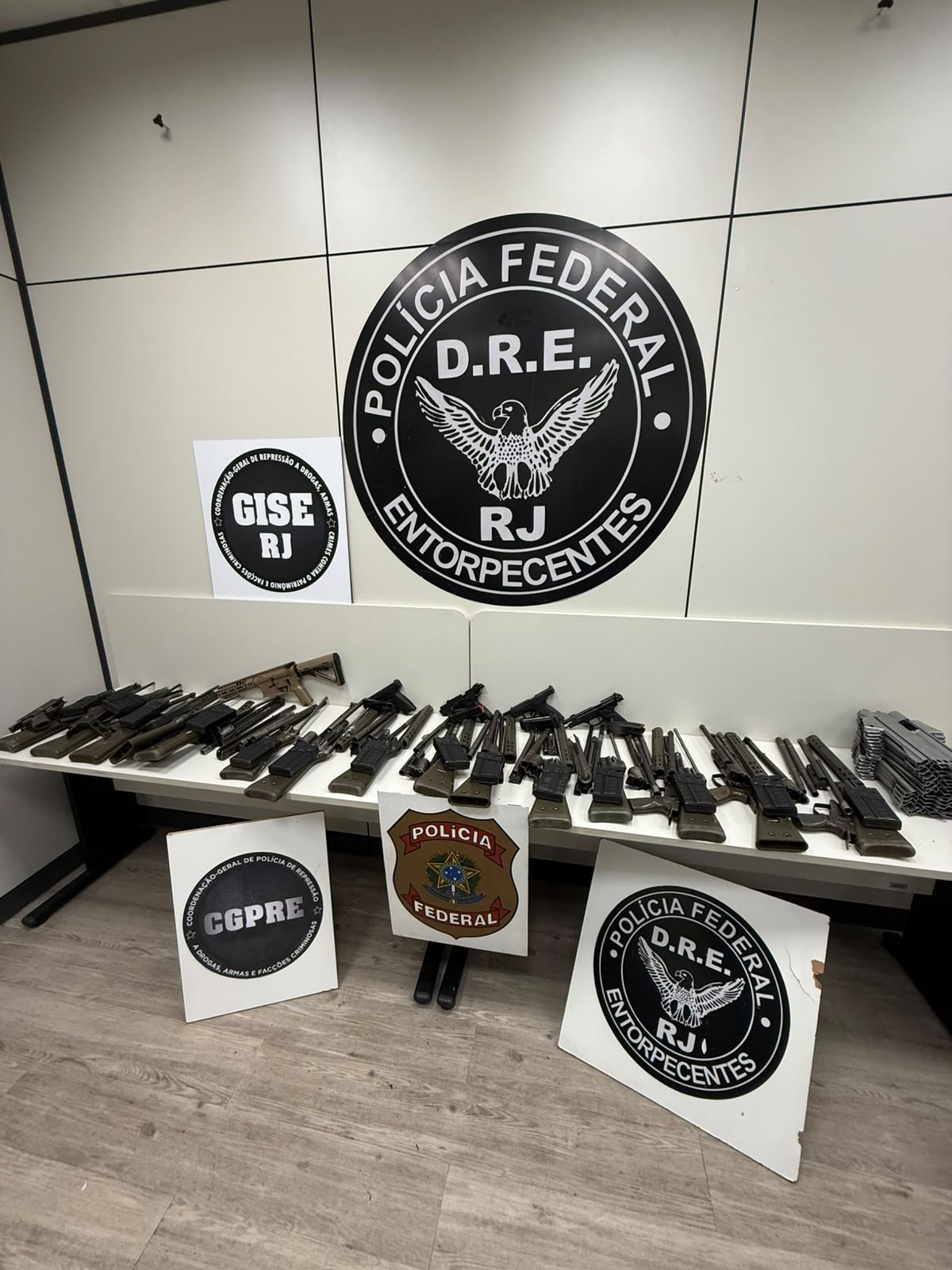 Polícia Federal intercepta arsenal de armas destinado a facções no Rio de Janeiro