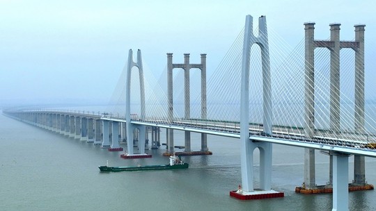 China inaugura primeiro trem-bala do mundo que viaja sobre água no Estreito de Taiwan; veja vídeo