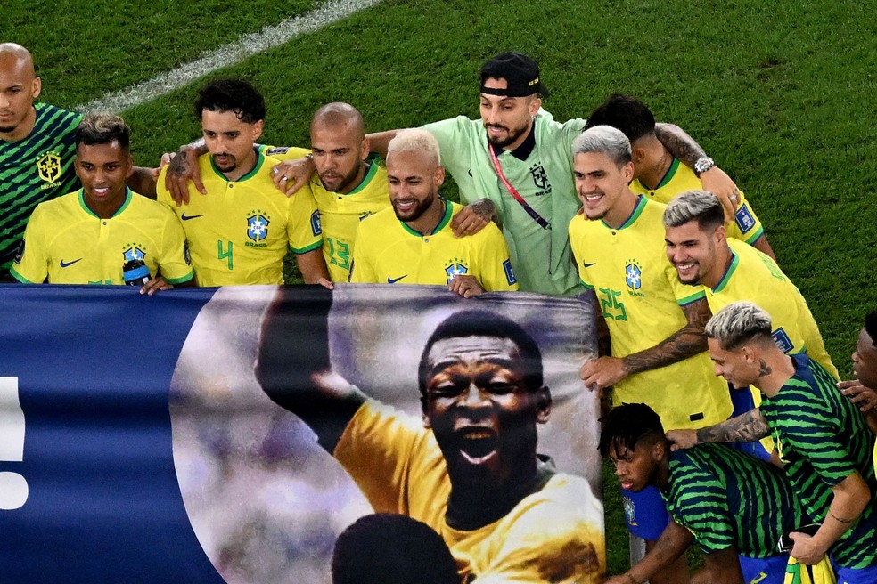 Vini Jr comemora gol com gesto igual ao de Pelé e rende homenagem