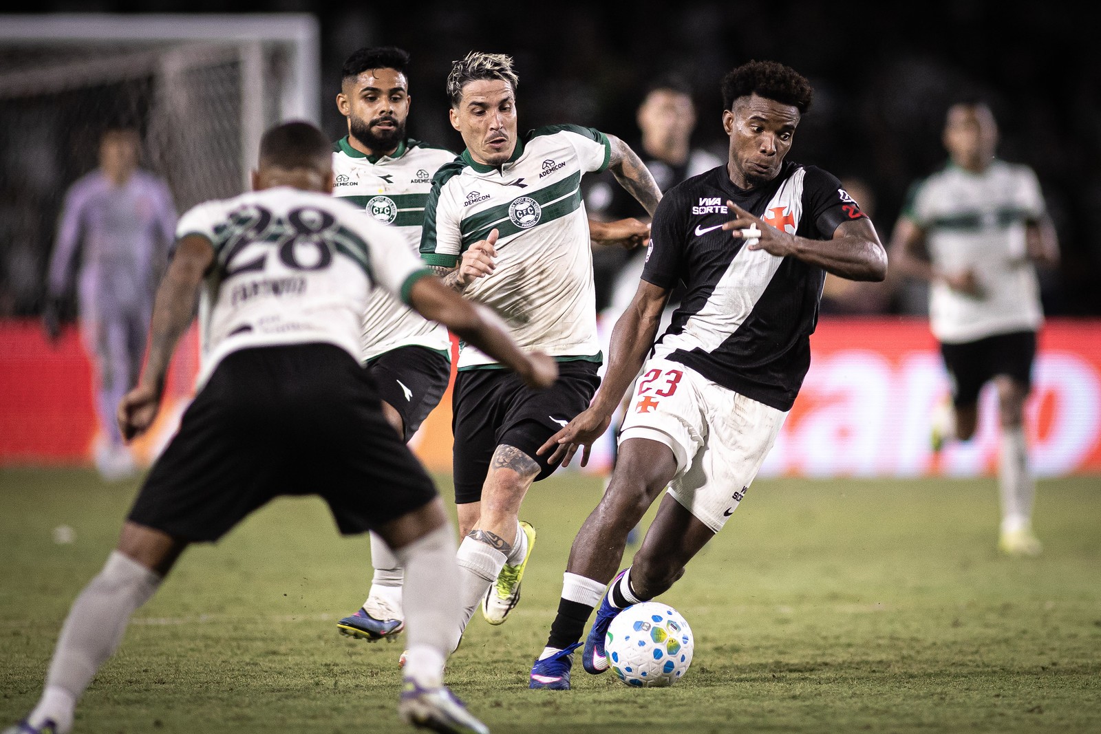 Vasco precisa melhorar campanha como visitante para atingir objetivos da temporada