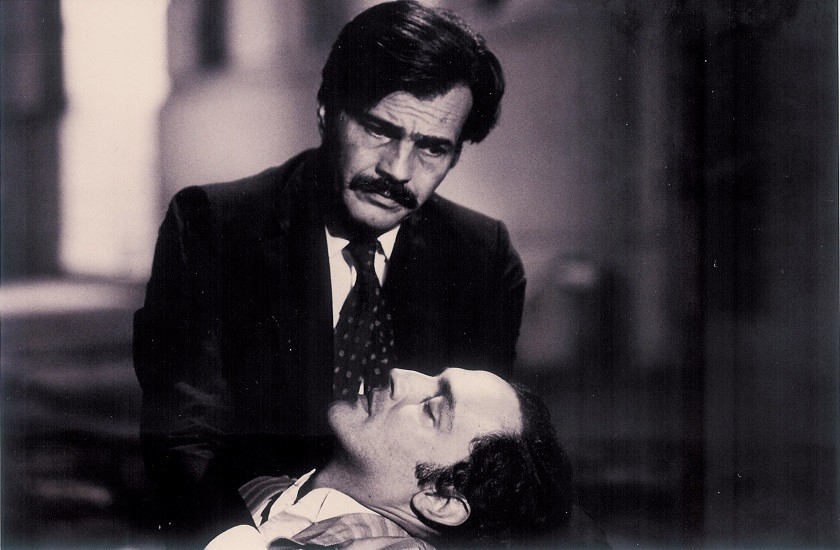 Nai Latorraca e Tarcisio Mera em “O Beijo no Asfalto”, filme de 1981 dirigido por Bruno Barreto, baseado em obra de Nelson Rodriguez – Imagem: Divulgação