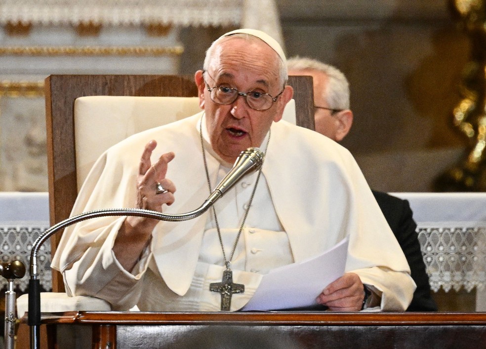 O Papa Francisco: luta contra a pedofilia dentro da estrutura da Igreja — Foto: VINCENZO PINTO/AFP