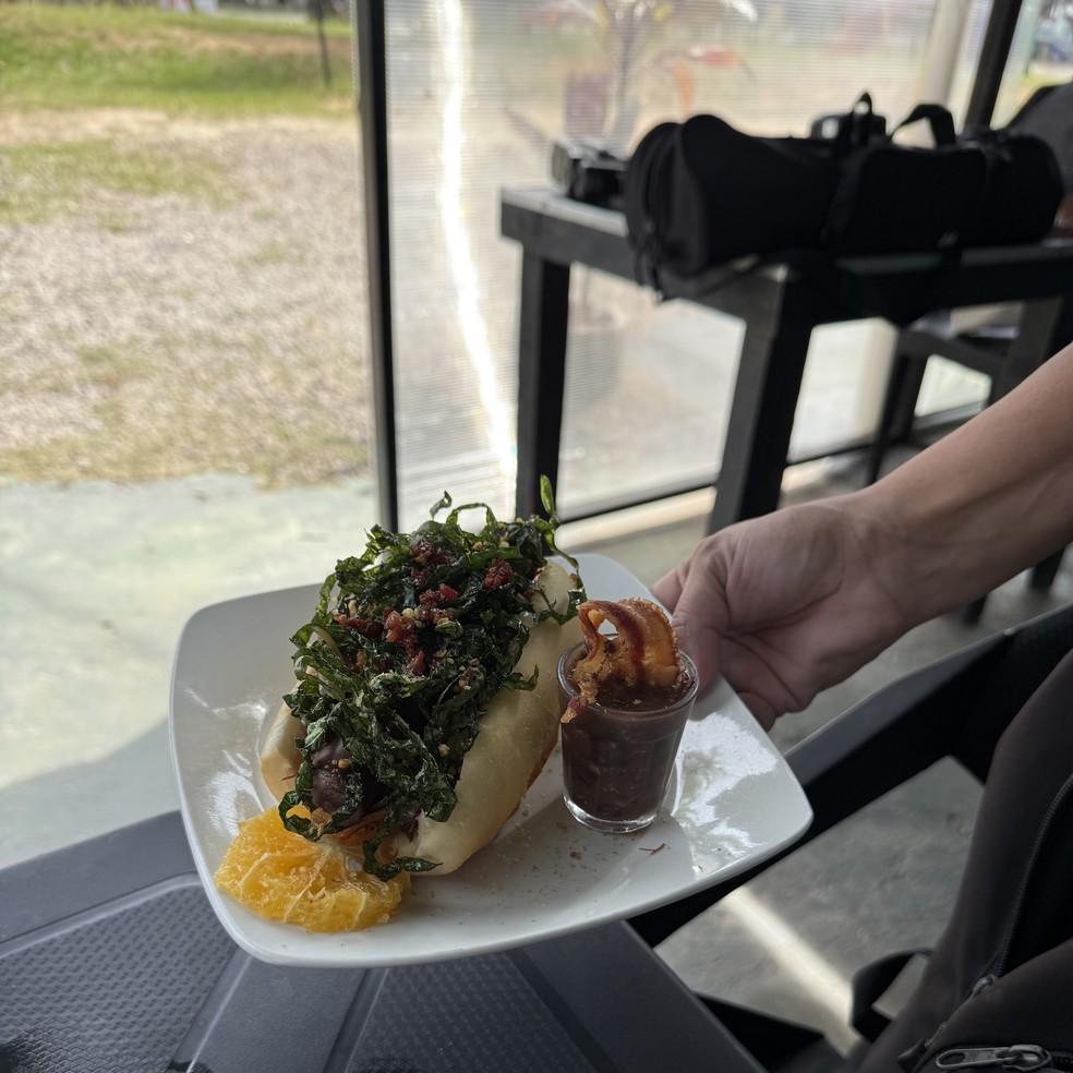 O cachorro-quente de feijoada — Foto: Divulgação