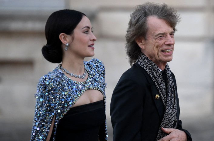 Mick Jagger e a namorada, a coreógrafa Melanie Hamrick, chegam ao jantar em Versalhes — Foto: AFP