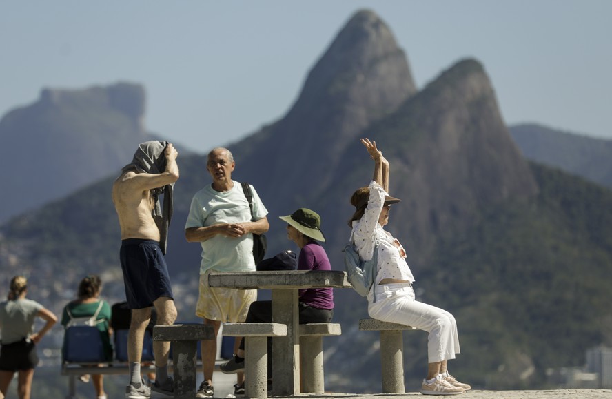 Expectativa de vida do brasileiro sobe para 76,4 anos e supera índice  anterior à pandemia, diz IBGE