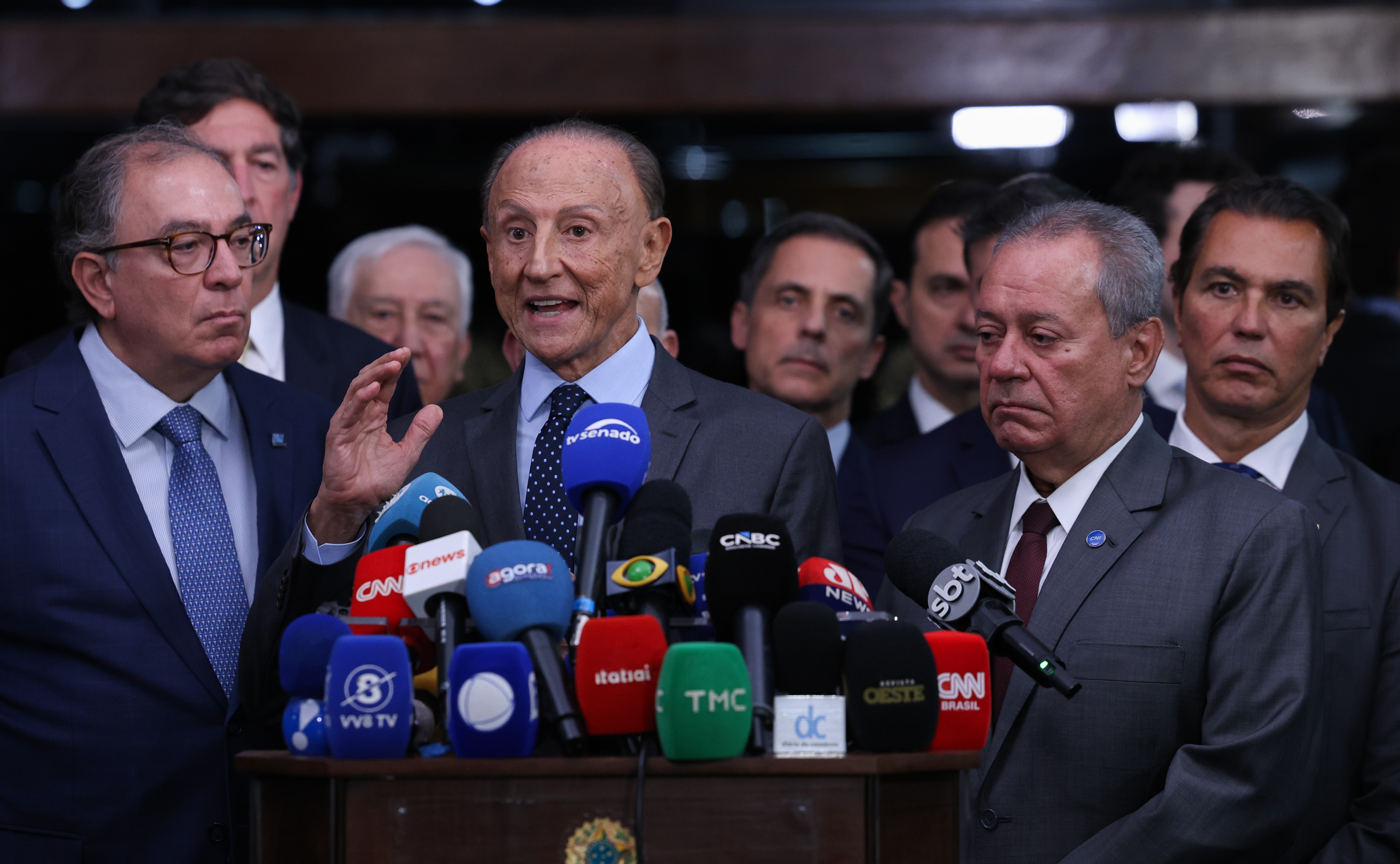 Empresários e oposição procuram Alcolumbre e pedem para fim da escala 6x1 ser discutida após a eleição