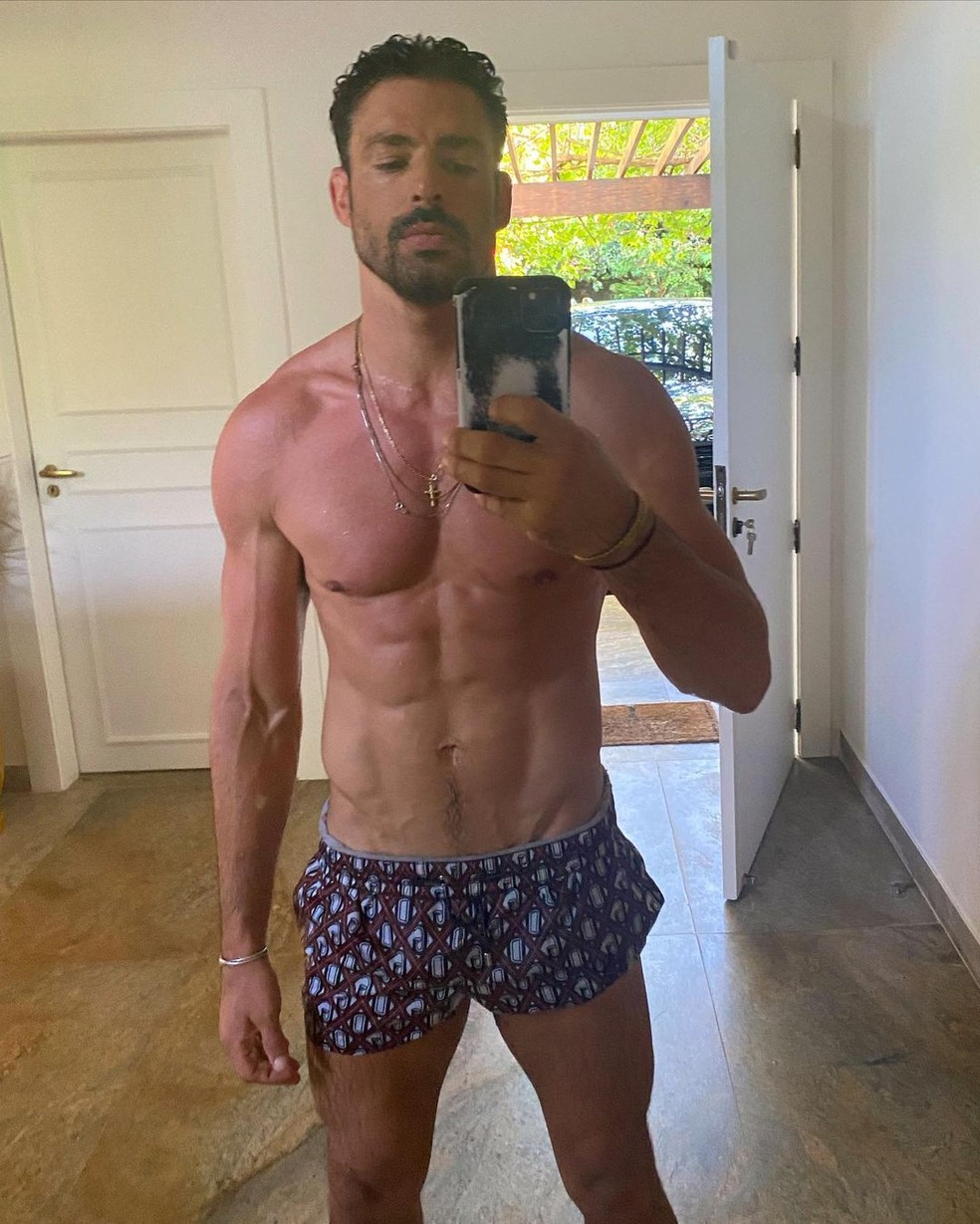 Cauã Reymond posta fotos sensuais nas redes — Foto: Reprodução/Instagram