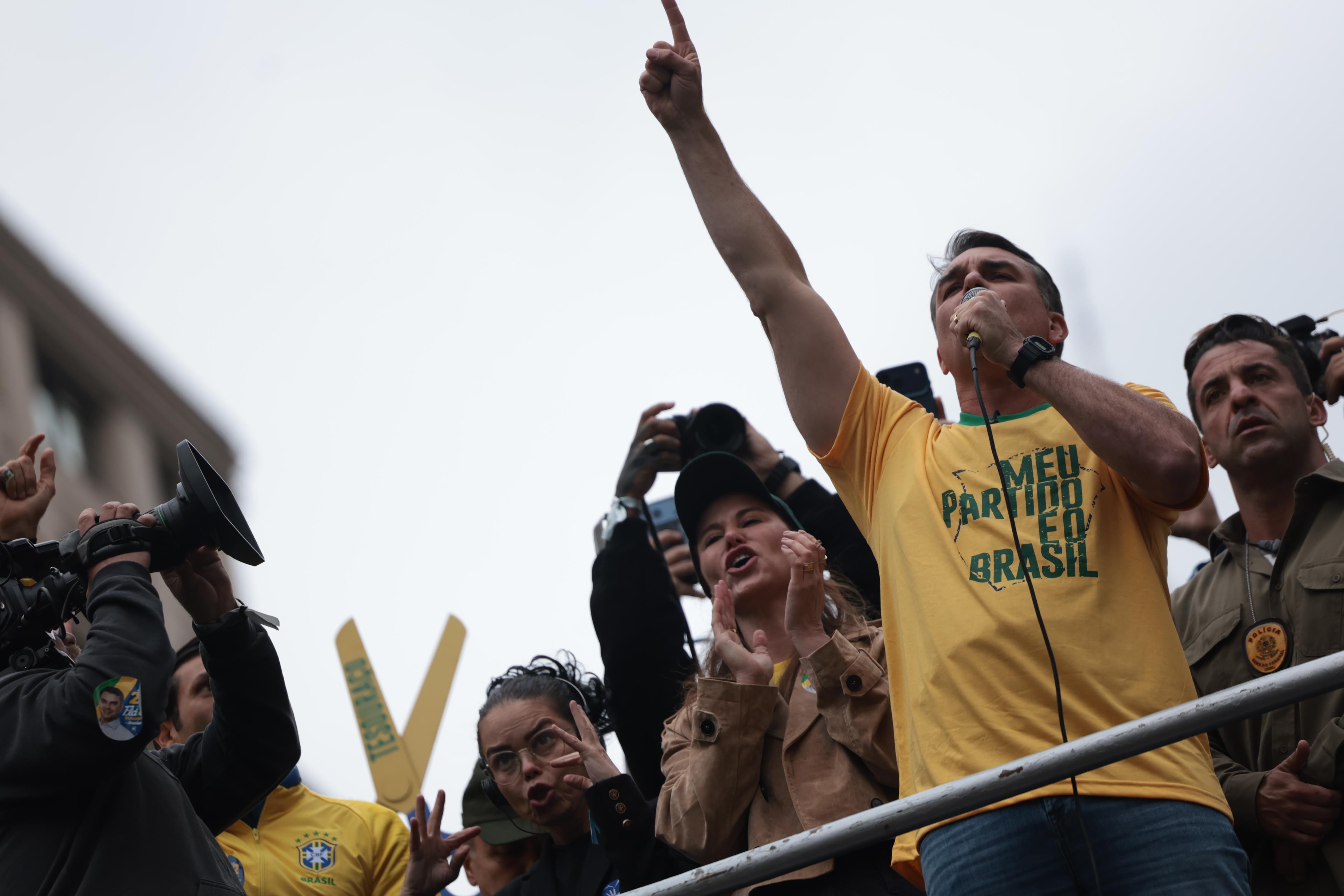Flávio amplia ofensiva contra STF, mas campanha calibra discurso de olho em eleitor indeciso - Foto