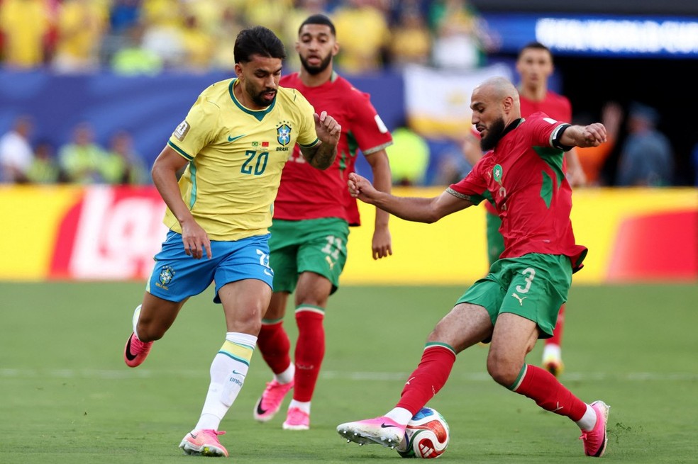 Lucas Paquetá em campo na estreia da seleção brasileira na Copa do Mundo contra Marrocos — Foto: CHARLY TRIBALLEAU / AFP