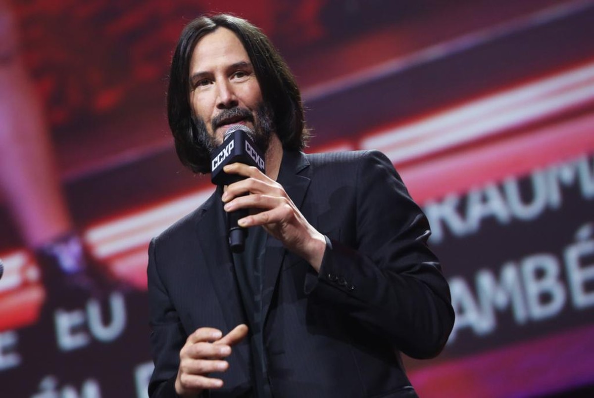 Astro do cinema de ação, Keanu Reeves sofreu fratura gravando nova comédia
