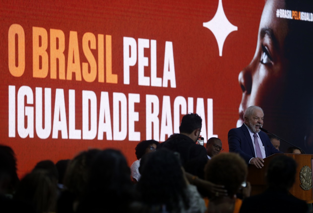 Lula durante solenidade sobre políticas de igualdade racial no Brasil — Foto: Cristiano Mariz