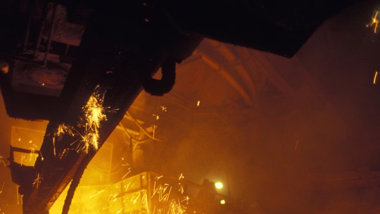 Para proteger siderúrgicas de concorrência externa, governo aumenta tarifas de importação de aço para 25%
