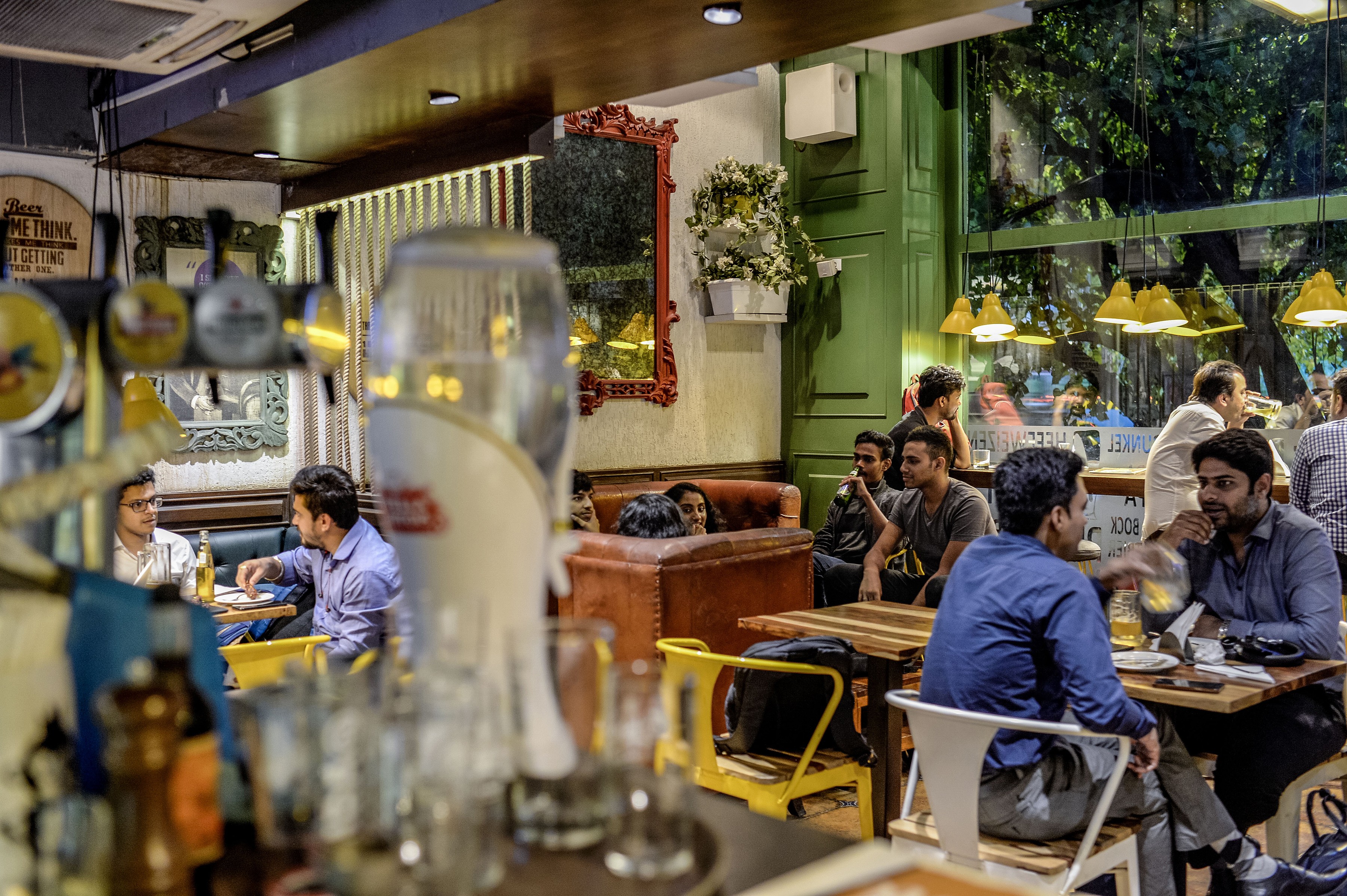 'Gandhi está pegando fogo': Boom das cervejas artesanais desafia campanha contra o álcool na Índia