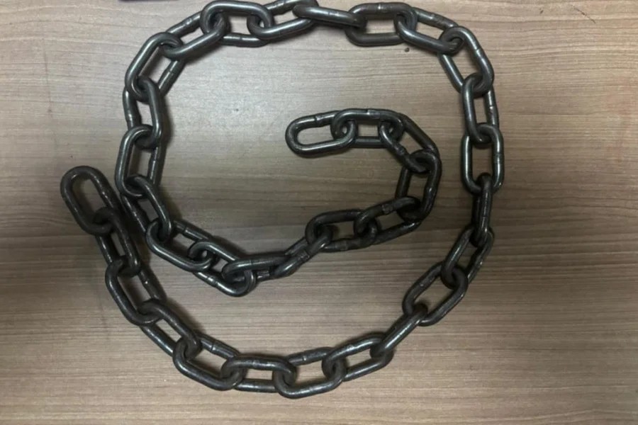 O que se sabe sobre o caso do menino de 11 anos encontrado morto com sinais de tortura e acorrentado em SP