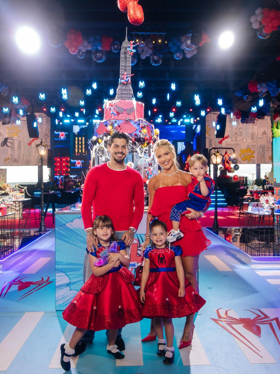 Virginia Fonseca e Zé Felipe juntos com os filhos — Foto: Reprodução/Instagram