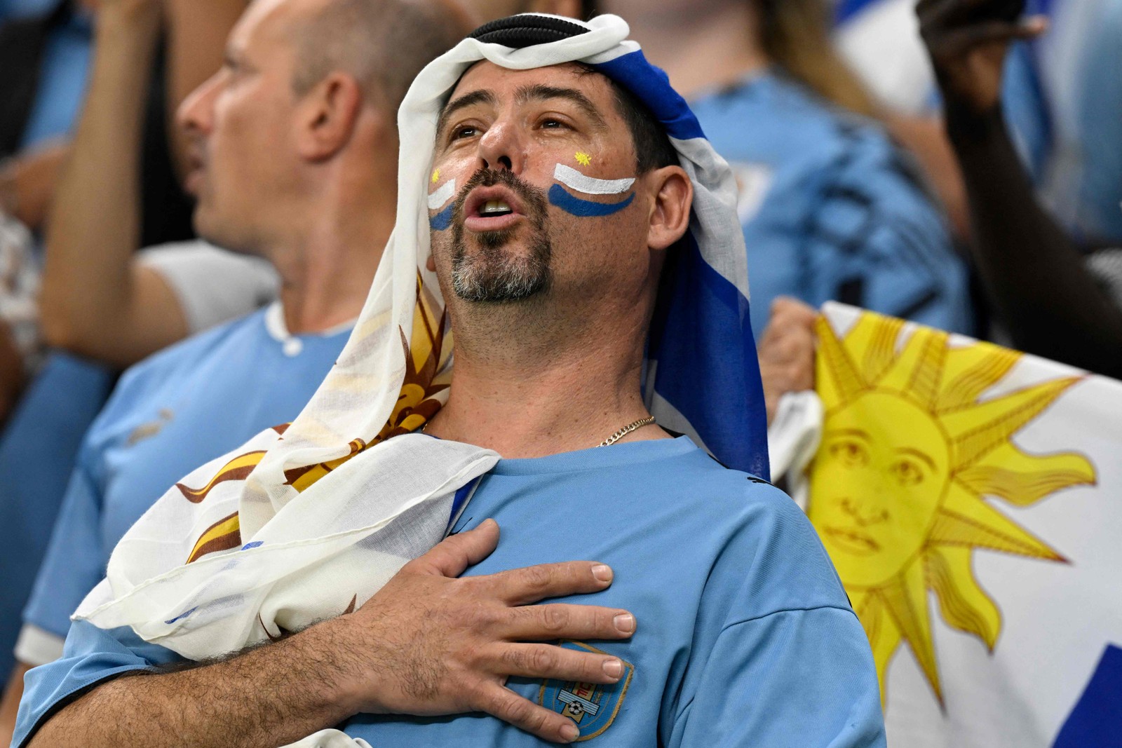 Torcedores do Uruguai antes da partida com Gana — Foto: ALFREDO ESTRELLA/AFP