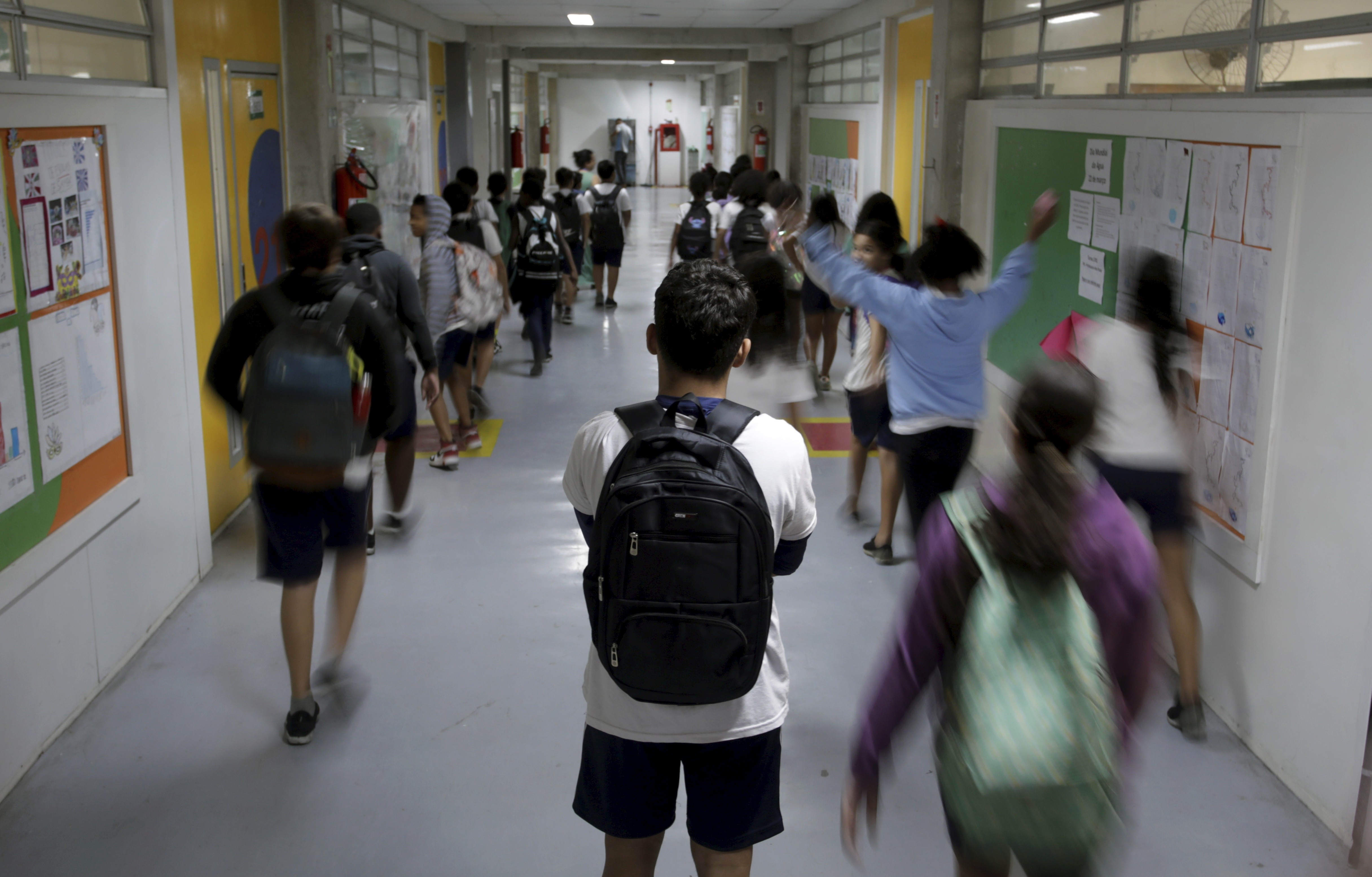 No mundo, alunos pobres têm aprendizado equivalente a três anos e meio de ensino a menos do que os ricos, aponta Pisa