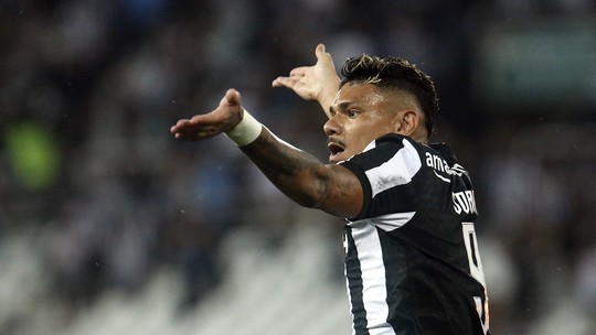Análise: Empate e Tiquinho expõem sequência de escolhas equivocadas de Bruno Lage no Botafogo