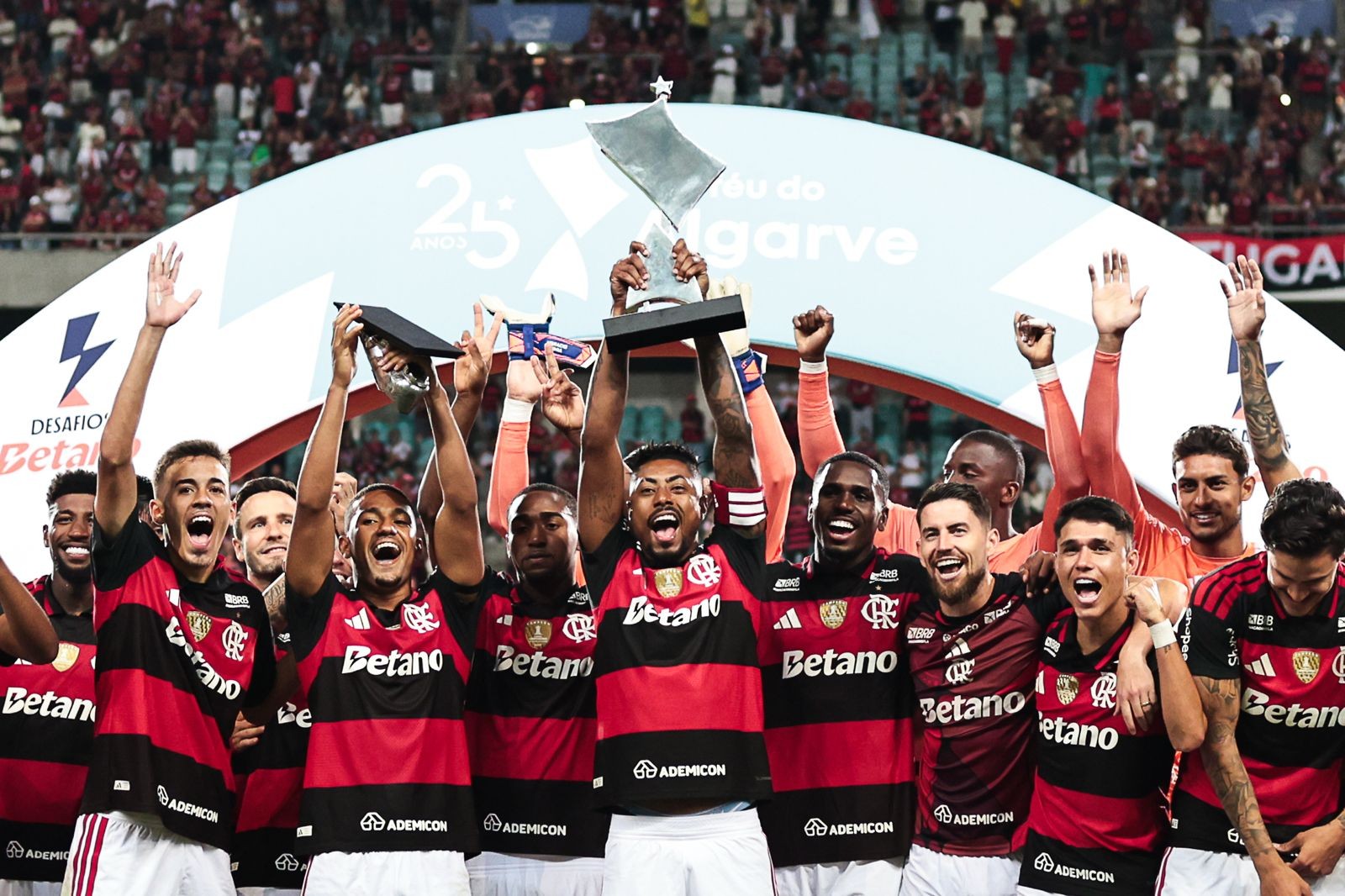 Flamengo conquista troféu após vitória emocionante sobre Benfica em amistoso