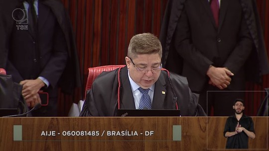Bolsonaro no TSE: Raul Araújo não pede vista, mas absolve ex-presidente