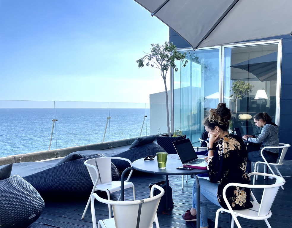 N&ocirc;mades digitais trabalham na Ilha da Madeira, em Portugal &mdash; Foto: Startup Madeira/Divulga&ccedil;&atilde;o