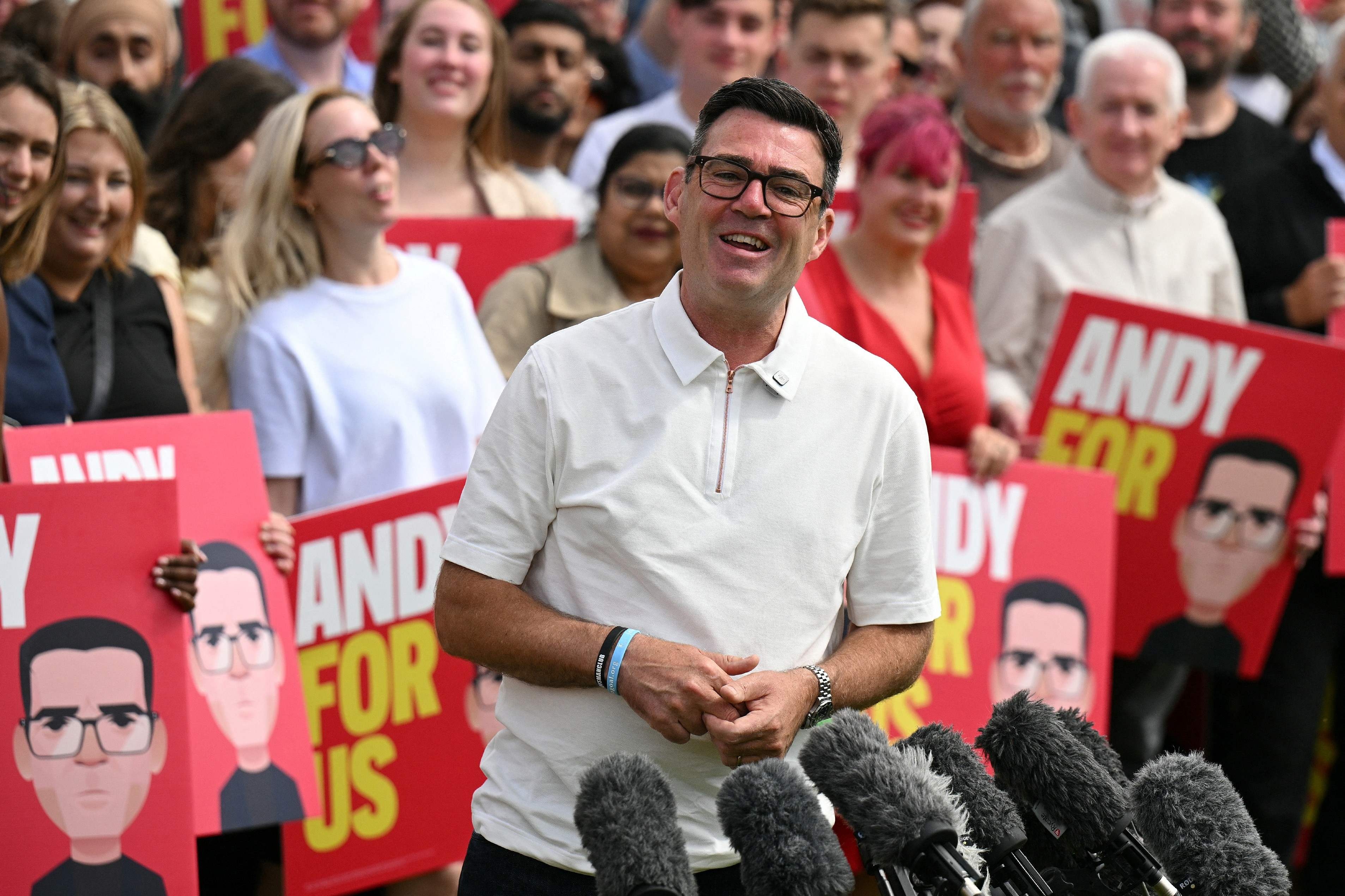 Andy Burnham assume liderança do Partido Trabalhista e será o novo primeiro-ministro do Reino Unido