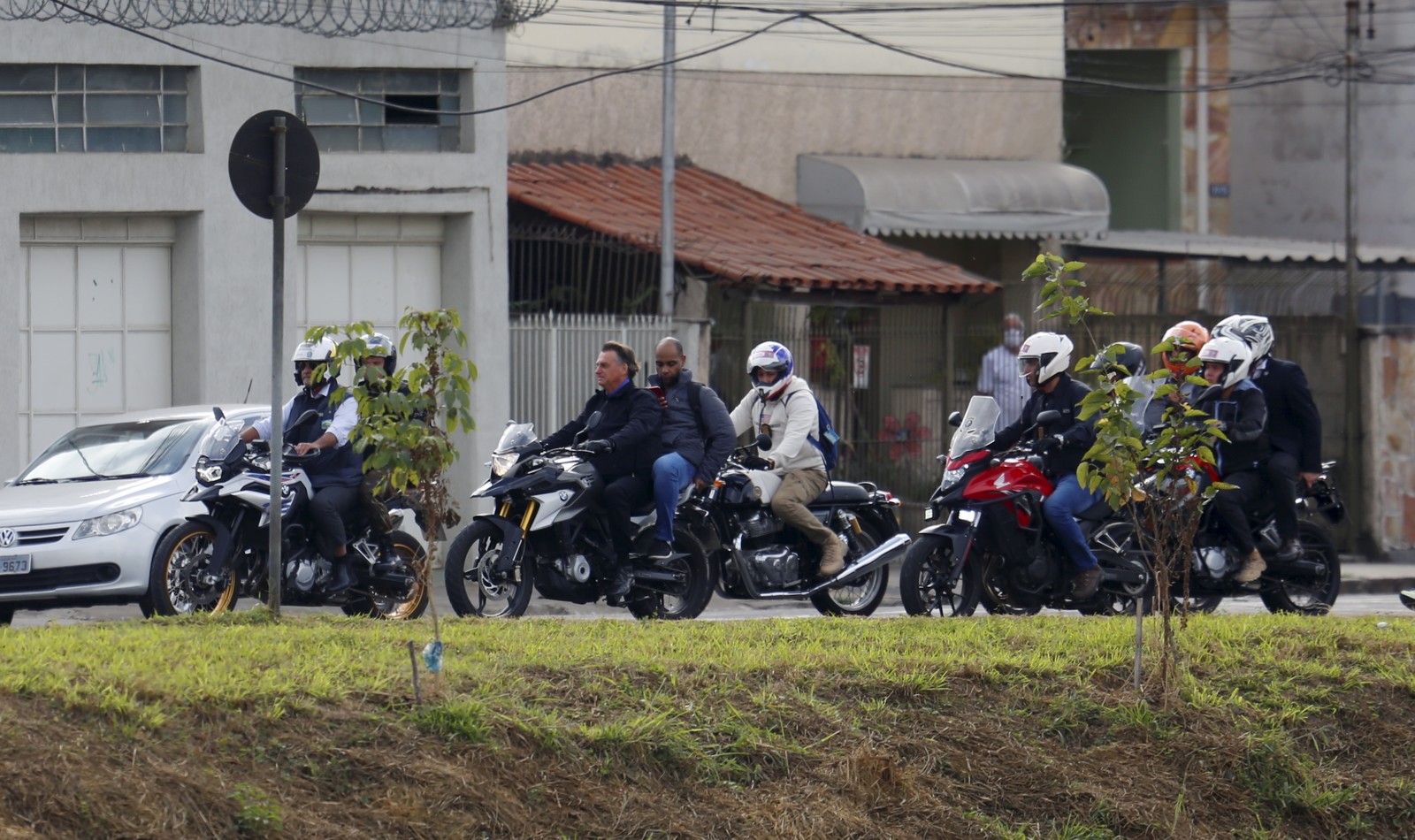 Bolsonaro participa de motociata com apoiadores em Juiz de Fora — Foto: Fabiano Rocha / Agência O Globo