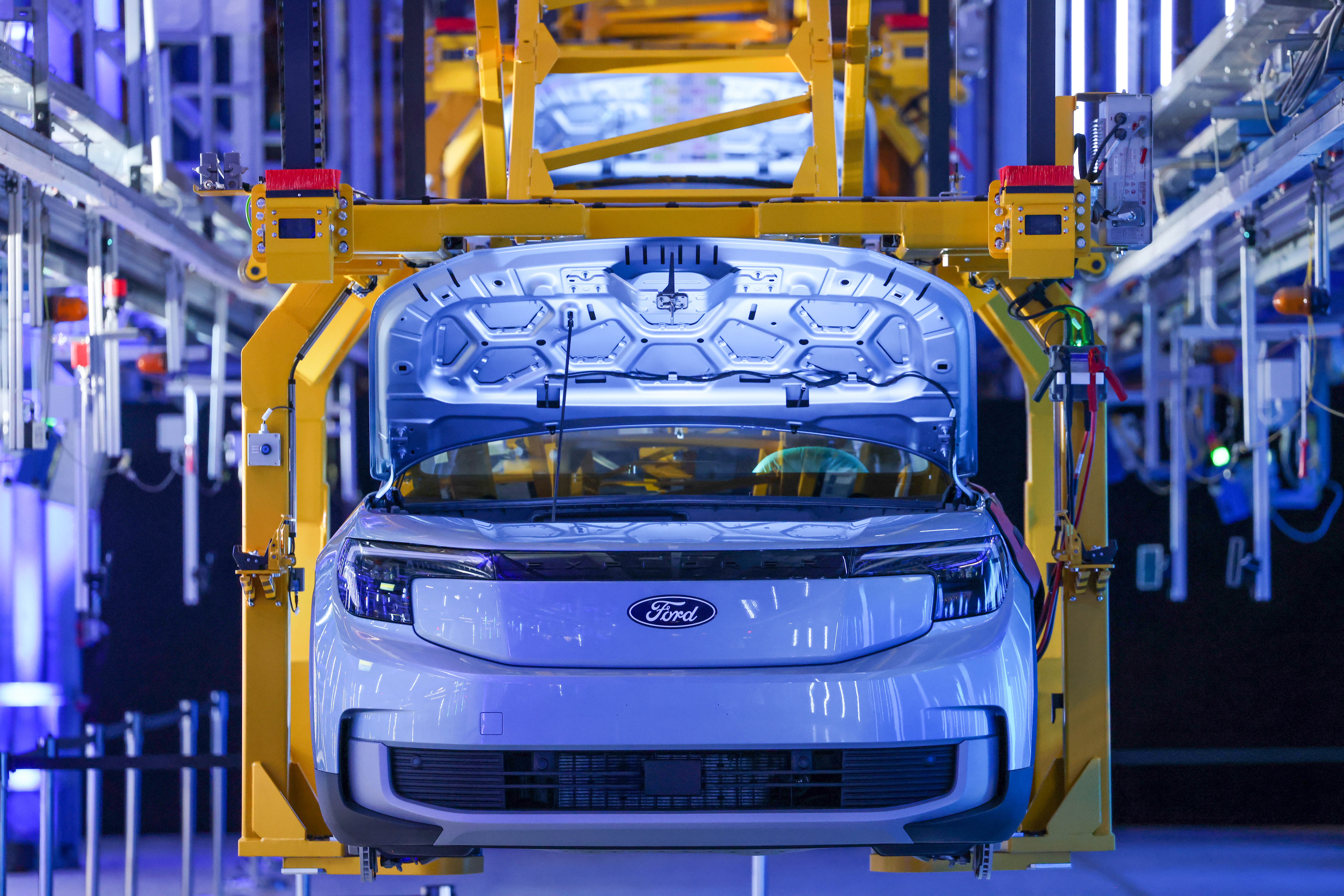 Ford recontrata engenheiros veteranos após IA não atingir padrões de ...